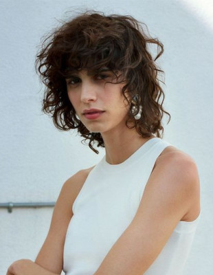 Έχετε μαλλιά μεσαίου μήκους και δεν ξέρετε τι να τα κάνετε; Αυτά τα κουρέματα θα σας δώσουν την έμπνευση που χρειάζεστε