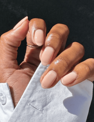 Πώς τα άβαφα νύχια θα δείχνουν πιο περιποιημένα και από το καλύτερο μανικιούρ