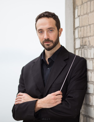 SKG Stories: Ο συνθέτης Θοδωρής Παπαδημητρίου μιλά για τη σπουδαία διαδρομή του και την επιθυμία να αγγίζει τον θεατή μέσω της μουσικής του