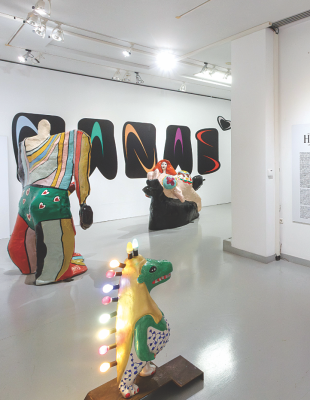 Μια εποικοδομητική συζήτηση με την Καλλιτεχνική Διευθύντρια του MOMus-Μουσείου Σύγχρονης Τέχνης, Θούλη Μισιρλόγλου, για την πρώτη έκθεση της Niki de Saint Phalle στην Ελλάδα