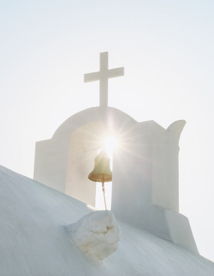 Easter mode on: Τα 5 must-visit νησιά για το Πάσχα που συνδυάζουν τη φυσική ομορφιά με την παράδοση