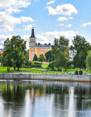 Ποιες είναι οι 10 πιο ευτυχισμένες χώρες στον κόσμο, σύμφωνα με το περιοδικό Forbes;