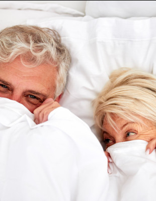Λίμπιντο μετά την εμμηνόπαυση: Οι τρόποι με τους οποίους μπορούμε να ενισχύσουμε τη σεξουαλική επιθυμία