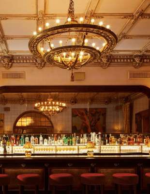 Chelsea Hotel: Η νέα έκθεση με τις χαμένες φωτογραφίες που αναβιώνουν έναν μύθο