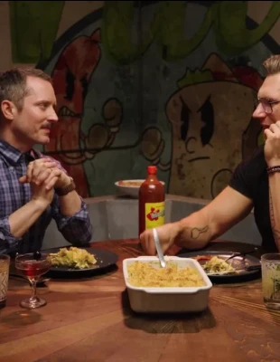 Ο Elijah Wood διαλέγει το «τελευταίο» του γεύμα