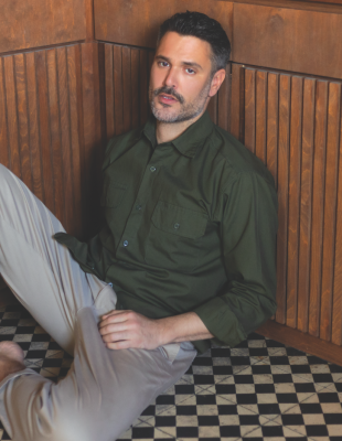 Ο Μιχάλης Λεβεντογιάννης σε μια αποκλειστική συνέντευξη στο GLOW, λίγο πριν τον απολαύσουμε στη Θεσσαλονίκη