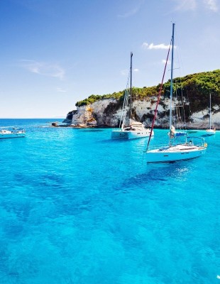 Live your myth in Greece: 6+1 μοναδικές παραλίες στην Ελλάδα με γαλάζια σημαία 