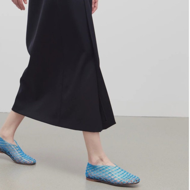 Jelly sandals: Το ugly shoe που έχει επιστρέψει για το καλοκαίρι 2024