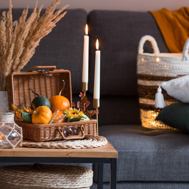 Cozy at home: Οι καλύτερες seasonal επιλογές που θα σας κρατήσουν στο σπίτι