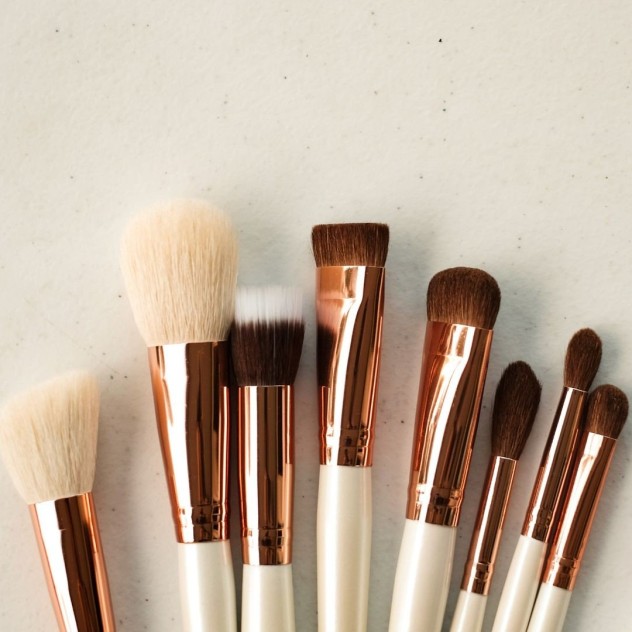 Πώς να καθαρίζετε τα makeup brushes σας & πόσο συχνά να το κάνετε