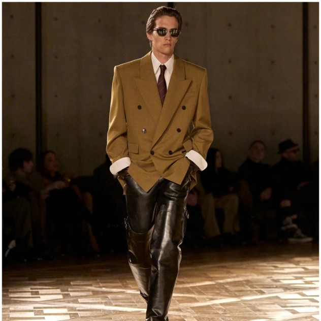 Saint Laurent Fall 2025: Η menswear συλλογή του Anthony Vaccarello εξέπληξε κάθε λάτρη της μόδας, ανεξαρτήτως φύλου