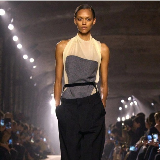 Paris Fashion Week: Η Victoria Beckham δημιούργησε μια συλλογή για την πιο κομψή γυναίκα 