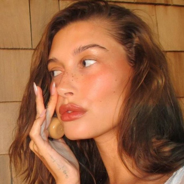 Το αστρονομικό ποσό που πωλείται η Rhode της Hailey Bieber στην e.l.f. Beauty