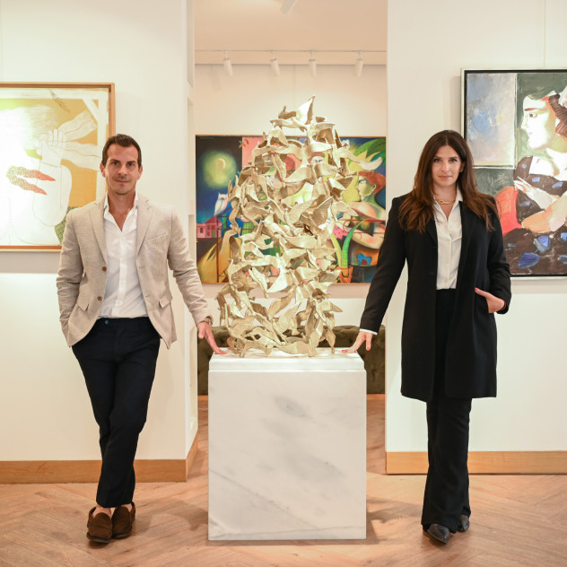 Ως τρίτη γενιά της Galerie Lefakis, η Έβελυν και ο Άρης Λεφάκης συζητούν μαζί μας για τη συνέχιση του οικογενειακού οράματος