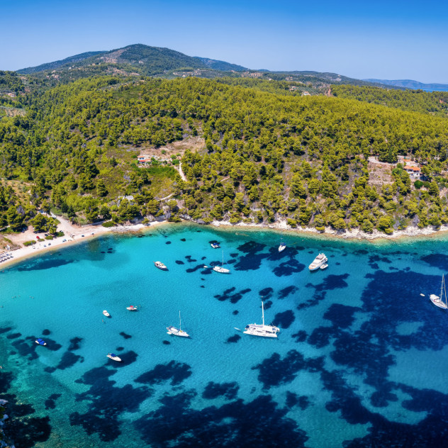 Το καλοκαίρι αλλιώς: 8 ελληνικά νησιά που παραμένουν ακόμη ήρεμοι θησαυροί της Μεσογείου 