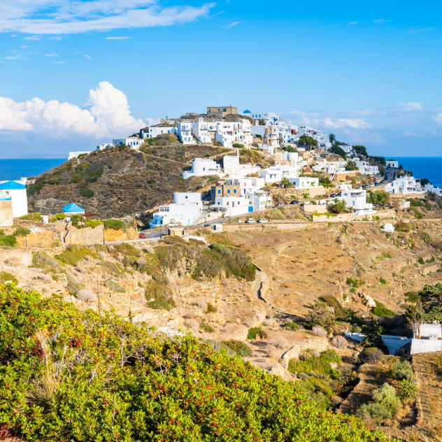 Το ﻿﻿Bring Your Chair - Cozy Festival επιστρέφει τον Αύγουστο στη Σίφνο, τιμώντας δύο σπουδαίους σκηνοθέτες