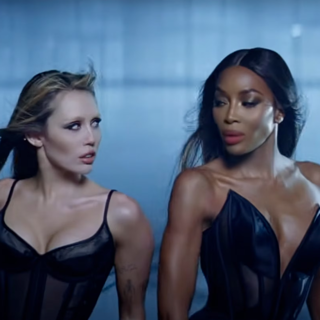  Miley Cyrus και Naomi Campbell μας χαρίζουν μοναδικές σκηνές στο νέο video clip της ερμηνεύτριας 