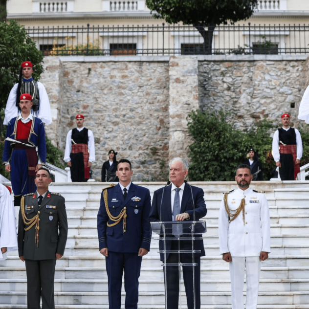 51 χρόνια από την αποκατάσταση της Ελληνικής Δημοκρατίας: Διπλός εορτασμός σε Αθήνα και Θεσσαλονίκη