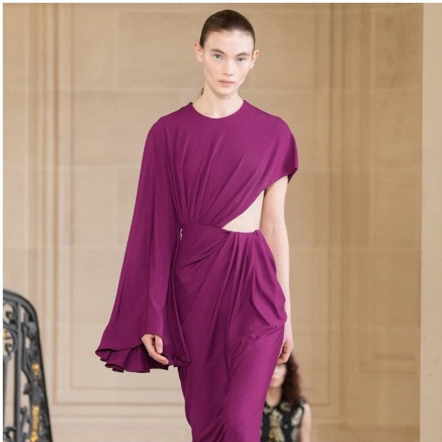 Τα trendy χρώματα που θα αντικαταστήσουν το κλασικό μαύρο στα looks σας τη νέα σεζόν