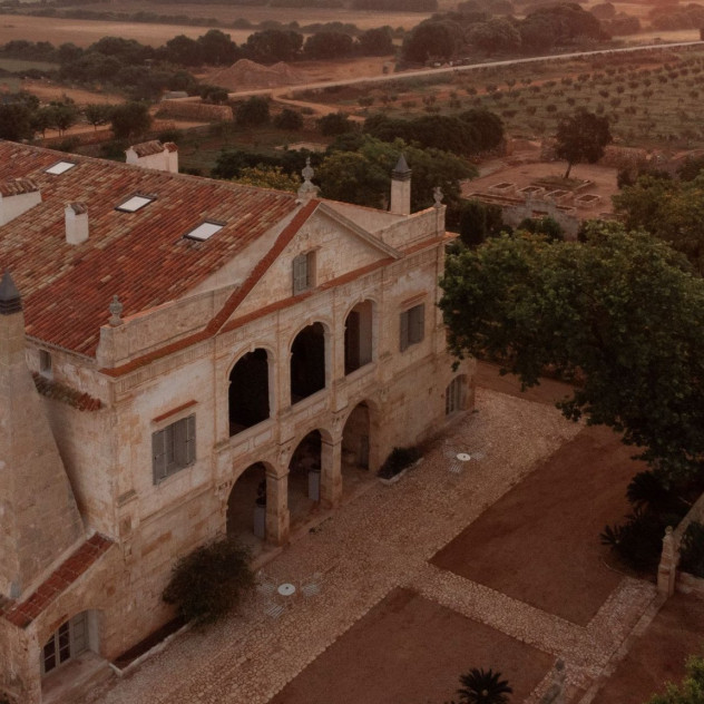 Ένα σύγχρονο ξενοδοχείο στην Ισπανία μέσα σε ένα αγροτικό τοπίο 