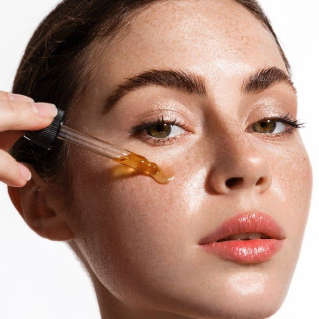 Οι ειδικοί επιβεβαιώνουν ότι αυτό το skincare συστατικό δεν πρέπει να λείπει από τη ρουτίνα σας 