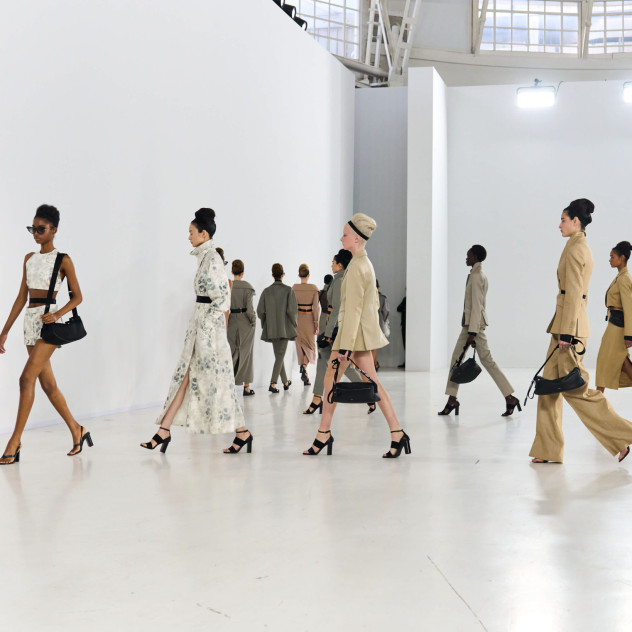 MFW SS26: Στη νέα συλλογή της Max Mara η ροκοκό φαντασία συναντά τον σύγχρονο μινιμαλισμό
