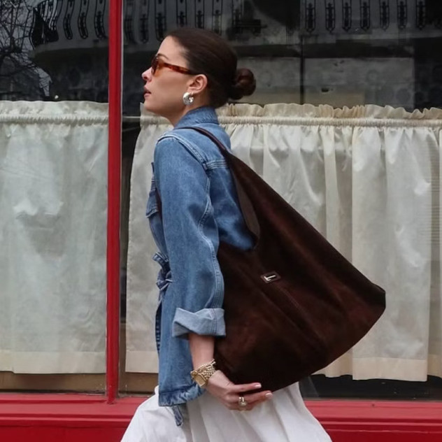 Οι suede bags είναι το next big thing στον κόσμο της μόδας φέτος 