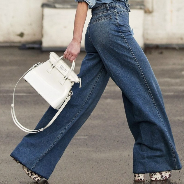 Πώς θα φορέσετε με απόλυτη επιτυχία τα wide-leg jeans φέτος τον χειμώνα 