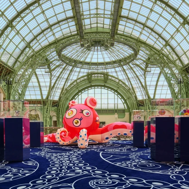 Ο νέα συλλογή Louis Vuitton x Takashi Murakami «καταλαμβάνει» το Grand Palais στο Παρίσι Ο νέα συλλογή Louis Vuitton x Takashi Murakami «καταλαμβάνει» το Grand Palais στο Παρίσι