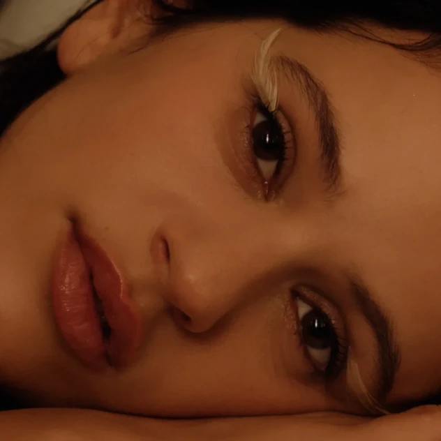 Απολαύστε το νέο, ιδιαίτερα ατμοσφαιρικό και γεμάτο ένταση, τραγούδι της Rosalía Απολαύστε το νέο, ιδιαίτερα ατμοσφαιρικό και γεμάτο ένταση, τραγούδι της Rosalía