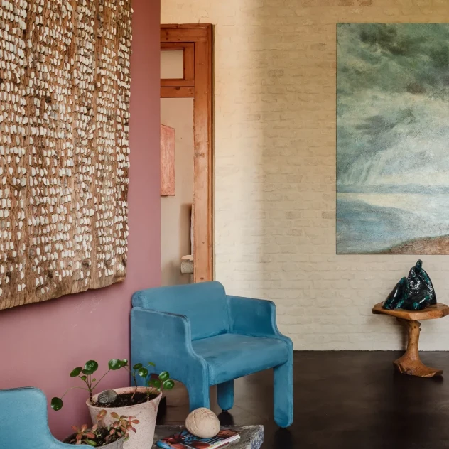 Αυτό το διαμέρισμα στο Termoli ζωντανεύει μέσα από τα χρώματα της θάλασσας και της πόλης