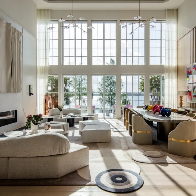 Ένα σύγχρονο σπίτι στη Φλόριντα όπου ο ρυθμός του hip-hop συναντά τον αθλητισμό και την τέχνη