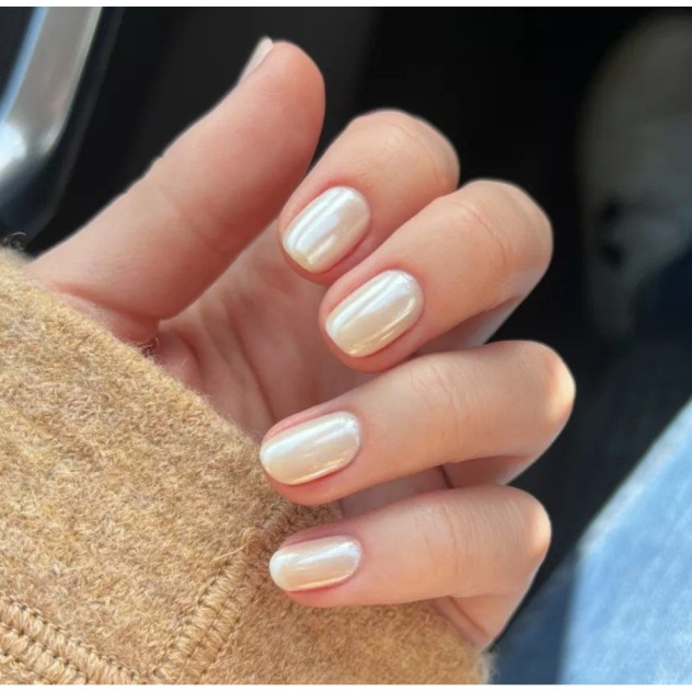 Vanilla glass nails: Το μανικιούρ που υιοθετούν αυτή τη στιγμή μόνο οι πιο chic γυναίκες 