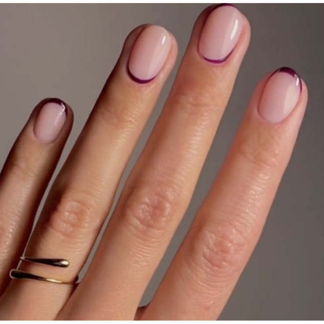 Τα C-French Nails είναι η πιο chic επιλογή μανικιούρ που θα πρωταγωνιστεί αυτήν την εποχή 