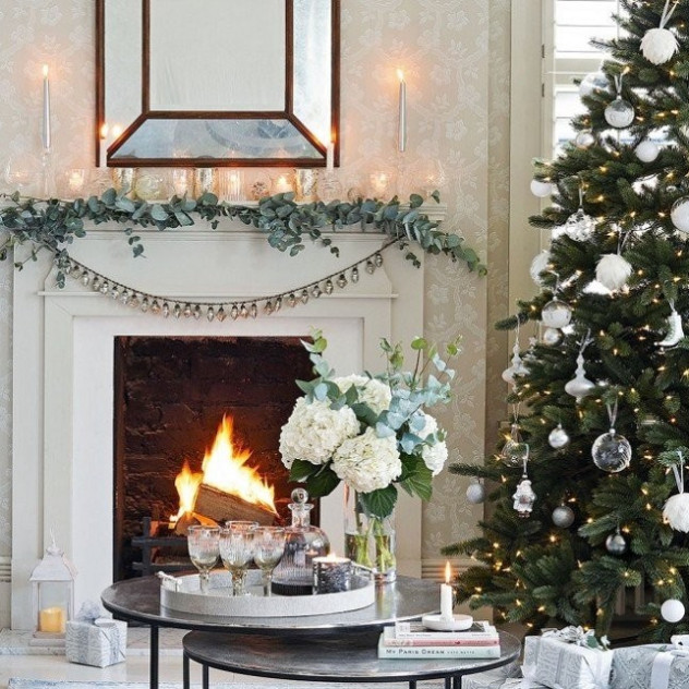 Ρωτήσαμε το ChatGPT ποιες είναι οι κορυφαίες τάσεις στα χριστουγεννιάτικα δέντρα του 2025 και αυτές είναι οι απαντήσεις του