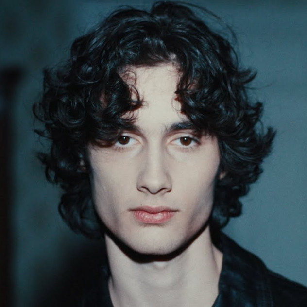 Ο Sombr για πρώτη φορά στο Saturday Night Live: Η ερμηνεία του ﻿viral τραγουδιού του “12 to 12”