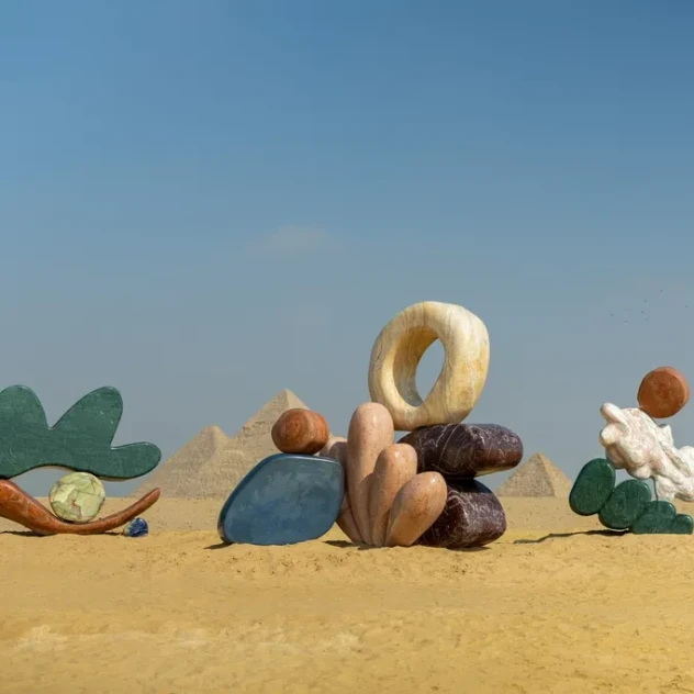 Οι Πυραμίδες της Γκίζας έχουν πλέον αντίπαλο: Μια νέα έκθεση με γλυπτά που τιμούν το γεωλογικό χρώμα