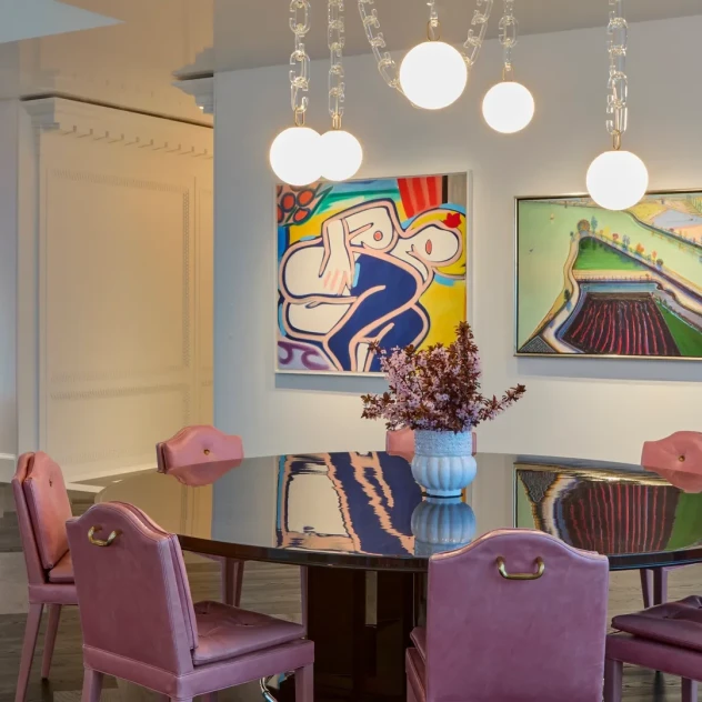 Ένα γυάλινο ρετιρέ στο Σαν Φρανσίσκο μετατρέπεται σε έναν διασκεδαστικό χώρο διαβίωσης