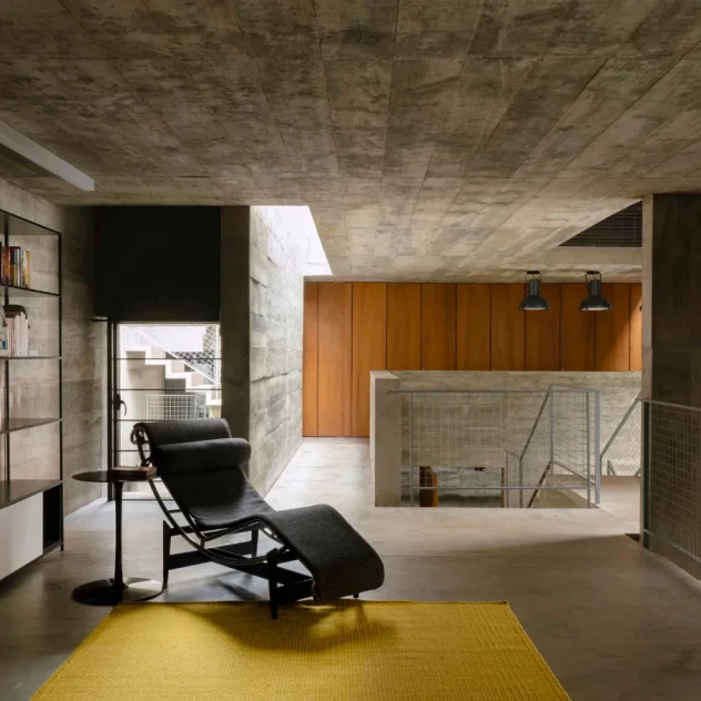 Ένα σπίτι στην Τσενάι της Ινδίας που δίνει άλλη ένταση στον σύγχρονο μπρουταλισμό