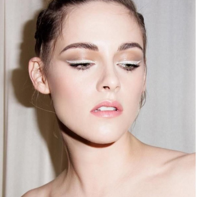 Cloud Dancer: Πώς να ενσωματώσετε το κορυφαίο χρώμα του 2026 σε κάθε τομέα της ομορφιάς 