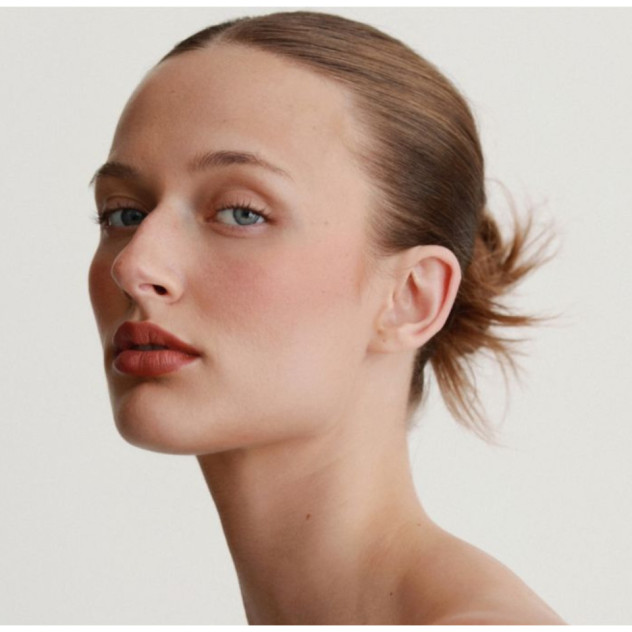 Οι makeup experts επιβεβαιώνουν ότι αυτή η πούδρα είναι το απόλυτο must-have για το πιο ξεκούραστο βλέμμα