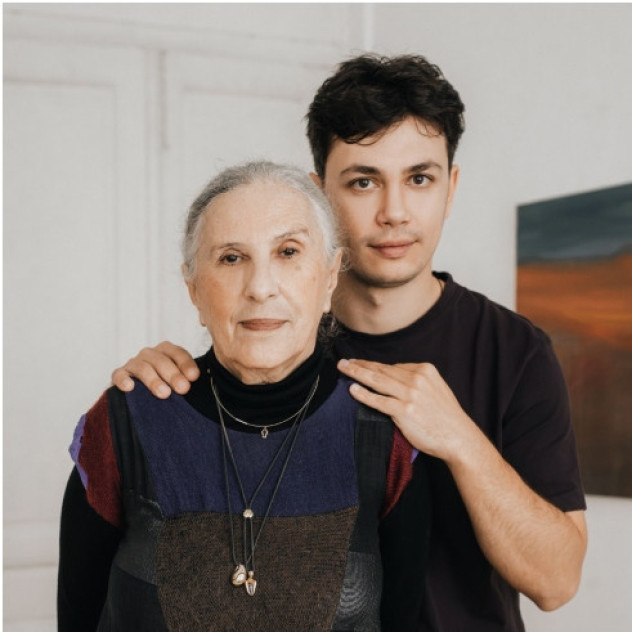 Λόλα Νικολάου x Θανάσης Δάπης: Μια διαφορετική συζήτηση γιαγιάς - εγγονού, βασισμένη στην κοινή αγάπη τους για την Τέχνη