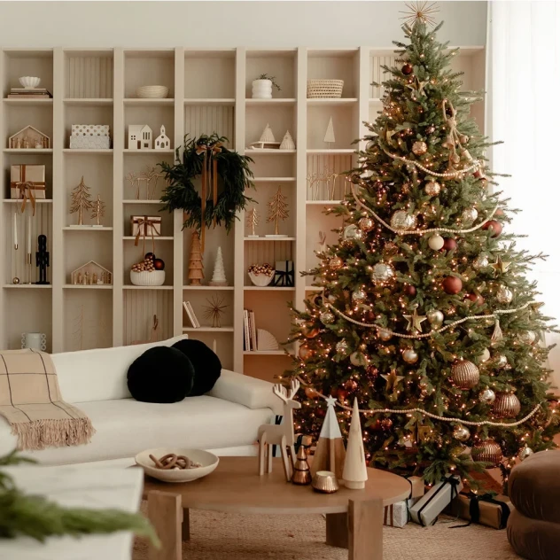 Οι πιο κομψοί τρόποι για να στολίσετε φέτος τα Χριστούγεννα αν έχετε μικρό σπίτι