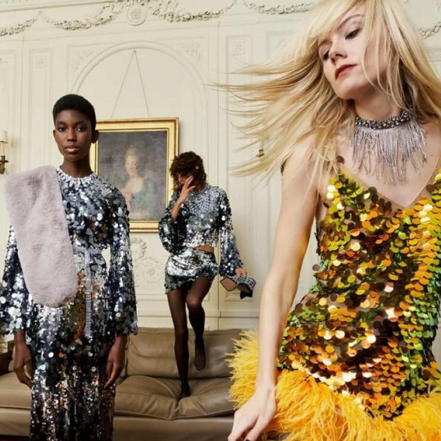 Πώς θα εντάξετε τις παγιέτες στα γιορτινά σας σύνολα