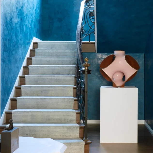 Ένα διαμέρισμα στο Σίδνεϊ που αντηχεί τη θέση του δίπλα στο νερό