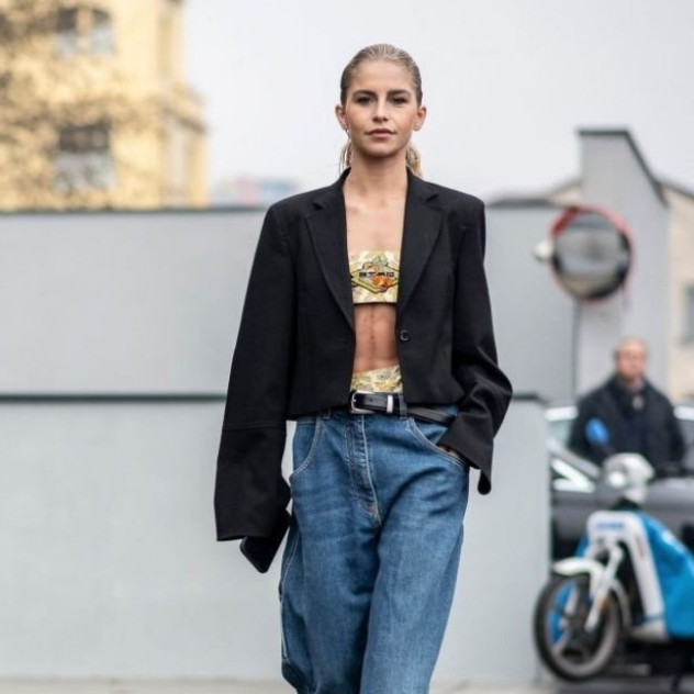 Οι ασκήσεις που θα σας χαρίσουν τους κοιλιακούς που ονειρεύεστε για τα γιορτινά σας outfits