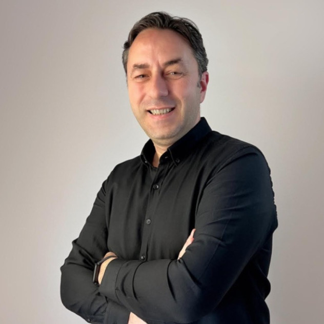 SKG Stories: Για τον Βασίλη Σακκά, το να γίνεται μέρος της ζωής των ακροατών του πιο γιορτινού ραδιοφωνικού σταθμού της πόλης είναι η μεγαλύτερη ανταμοιβή