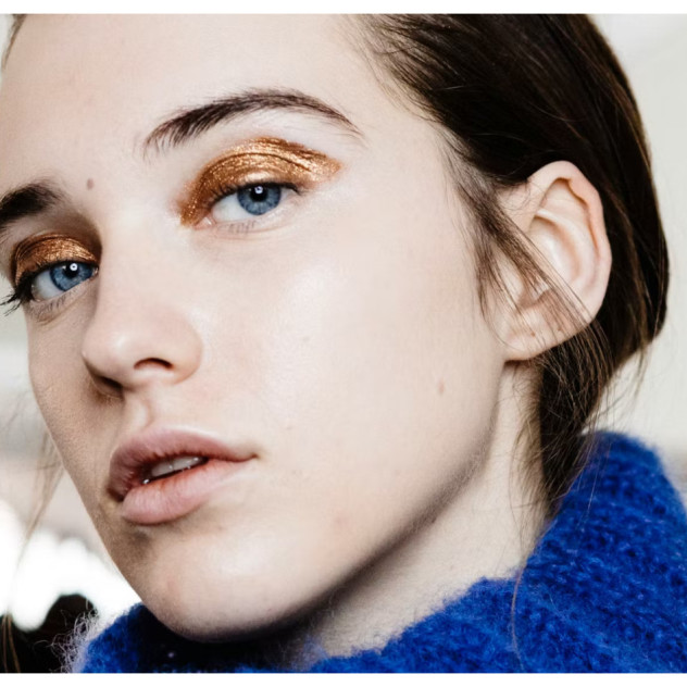 Το makeup σας δεν πρόκειται να περάσει απαρατήρητο με αυτά τα εντυπωσιακά mettalic eye looks 