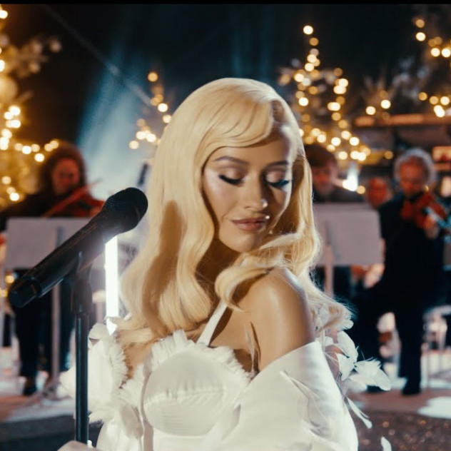 Το μαγικό performance της Christina Aguilera στον Πύργο του Άιφελ