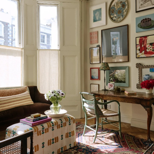 Ένα tiny βικτοριανό διαμέρισμα στο Δυτικό Λονδίνο που θυμίζει γκαλερί